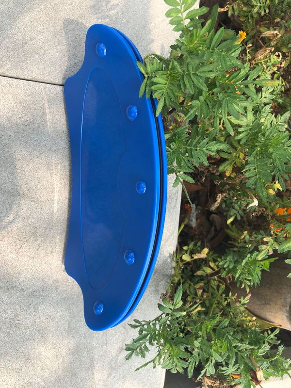 怠け者の神器のトランプの棚のトランプの手は器を持って札の神器の障害者を打って娯楽のヘルパーを遊びます。|undefined