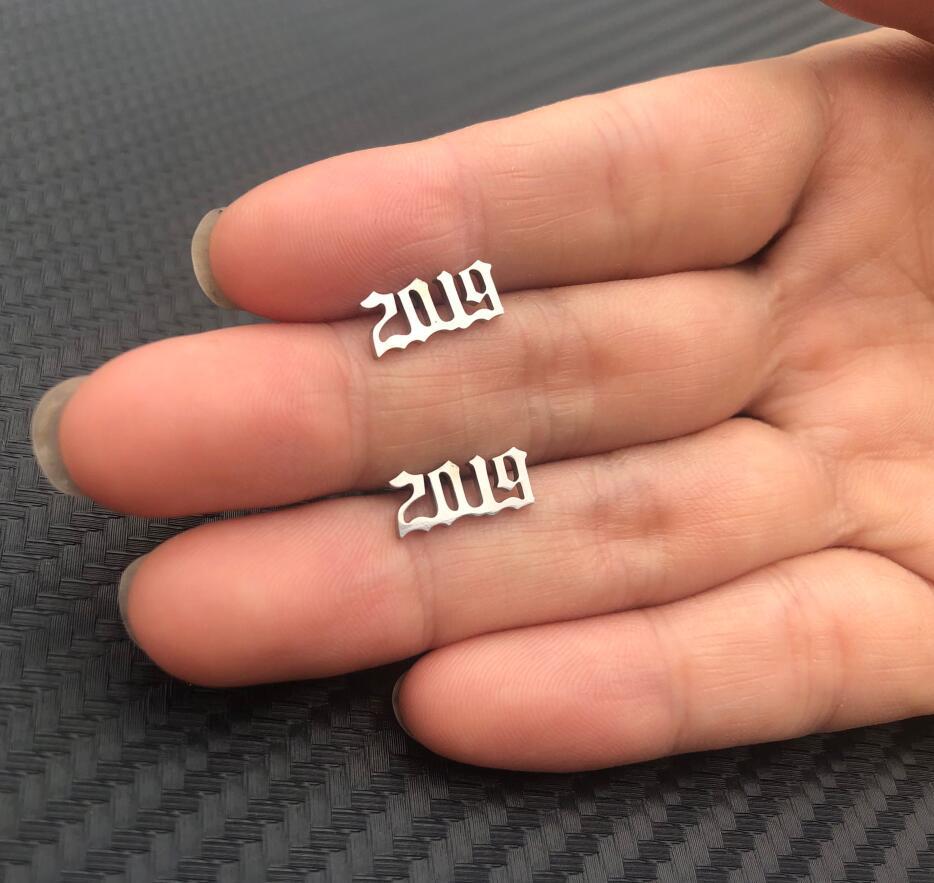 歐美不鏽鋼新款數字年份耳釘不鏽鋼數字耳釘跨境生日禮物跨境批發