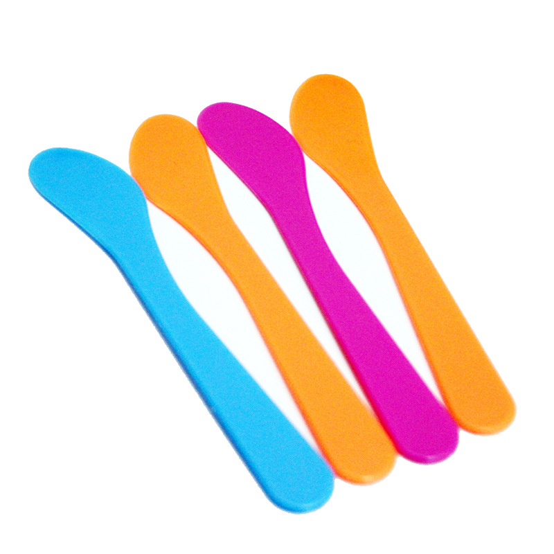 Mask tool mask stick beauty tool mask scraper color random delivery plastic made length about 15cm