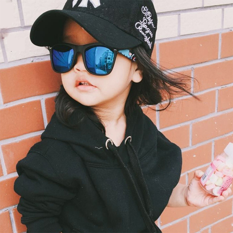 サメの足のプリントの子供の反射サングラスの韓国版のファッション的な個性の子供のサングラスのまぶしいカラー膜の赤ちゃんのメガネ|undefined