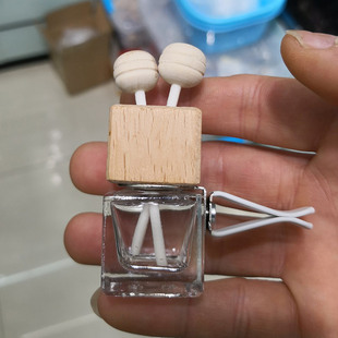 Car air outlet perfume bottle empty bottle car perfume decoration glass air conditioning perfume car accessories creative car accessories