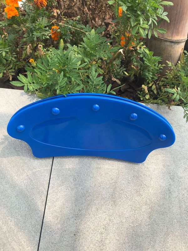 怠け者の神器のトランプの棚のトランプの手は器を持って札の神器の障害者を打って娯楽のヘルパーを遊びます。|undefined