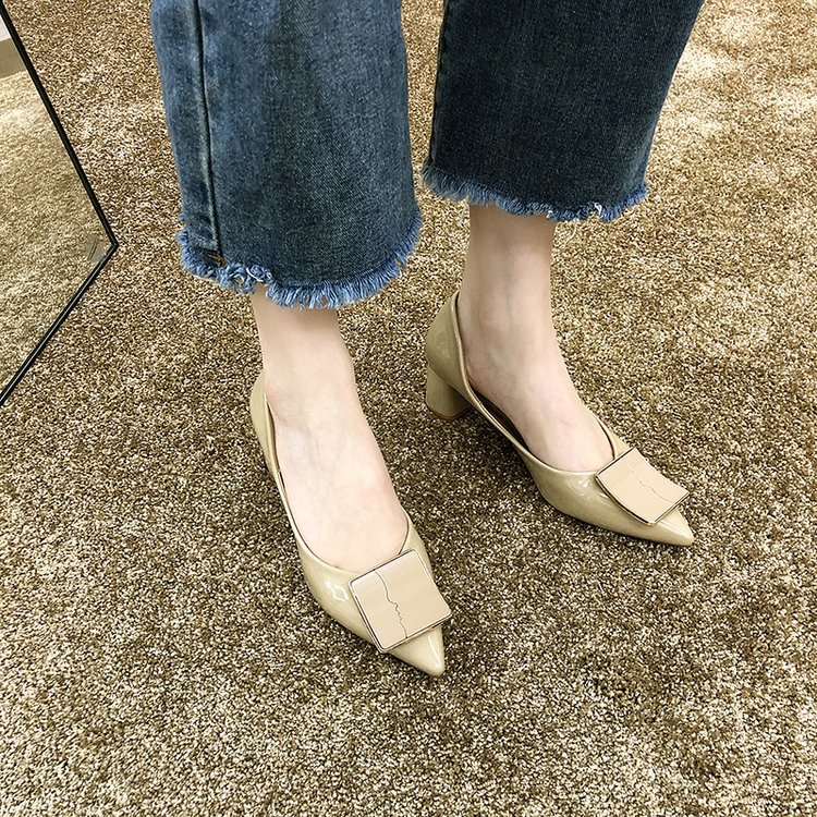 2019 New chunky heel high heels women's Korean-style fashion pointed shallow mouth patent leather square buckle fashion shoes women's single-layer shoes