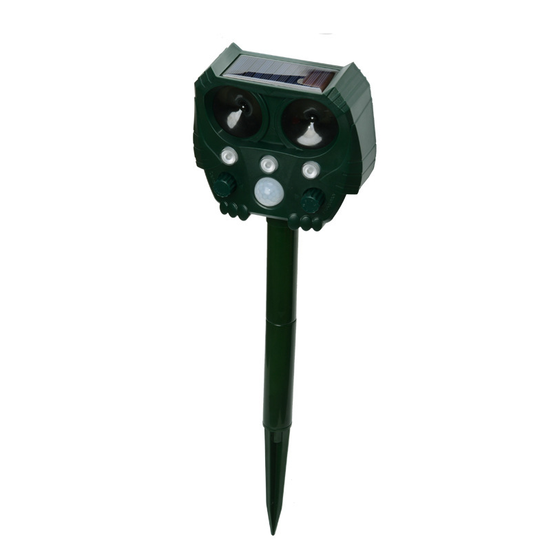 New USB rechargeable solar ultrasonic outdoor pest repellent cat repellent dog repellent raccoon insect repellent mouse repellent