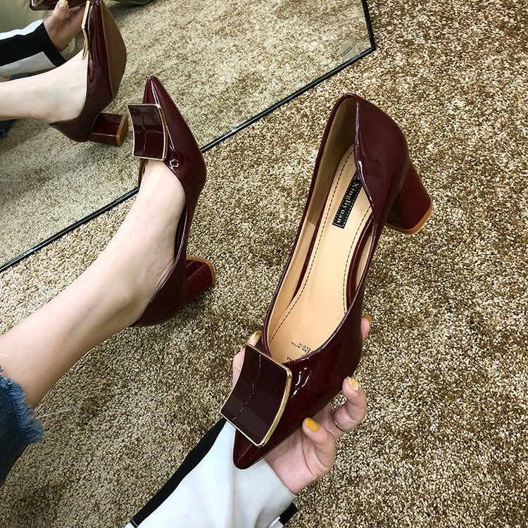 2019 New chunky heel high heels women's Korean-style fashion pointed shallow mouth patent leather square buckle fashion shoes women's single-layer shoes