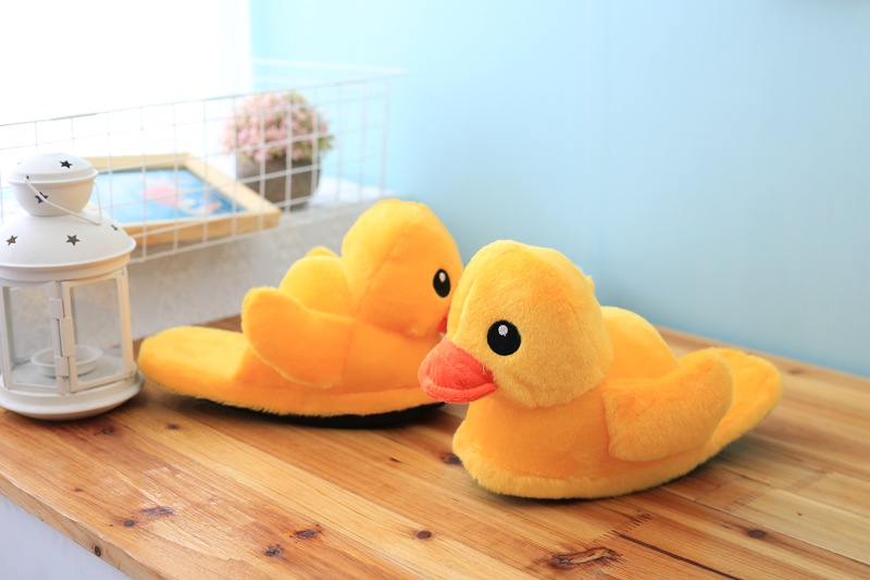 Autunno e inverno Hong Kong coppia grandi pantofole gialle anatra carina peluche piccola bambola gialla anatra borsa per la casa con scarpe di cotone all'ingrosso generazione_voghion.com