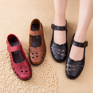 Baotou Hollow Soft-soled Mother Shoes Sandals Summer Comfortable Flat Women's Shoes Hole Leather Shoes for Middle-aged and Elderly New Style