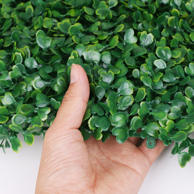 芝生の緑の壁の人工プラスチックの偽の芝生の皮の豆弁の草のミラノの草の壁面の草花の装飾をシミュレーションします。|undefined