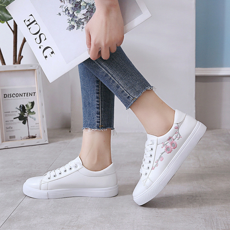 Embroidered White Shoes Women's 2019 Spring and Autumn New Shallow Mouth Student Casual Sports Board Shoes Harajuku Style Women's Shoes Trendy