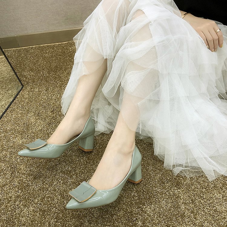 2019 New chunky heel high heels women's Korean-style fashion pointed shallow mouth patent leather square buckle fashion shoes women's single-layer shoes