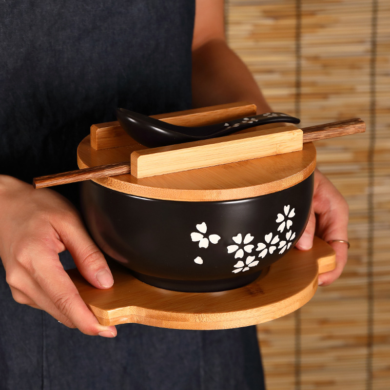 黒い陶磁器の碗は蓋とスプーンの泡の碗の韓国式のスープの碗のご飯の碗の学生の食堂のレストランの日本料理の食器を持っています。|undefined