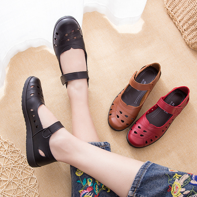 Baotou Hollow Soft-soled Mother Shoes Sandals Summer Comfortable Flat Women's Shoes Hole Leather Shoes for Middle-aged and Elderly New Style