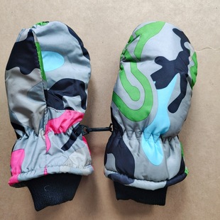 Factory direct new children's camouflage bag refers to the ski gloves cold waterproof snow