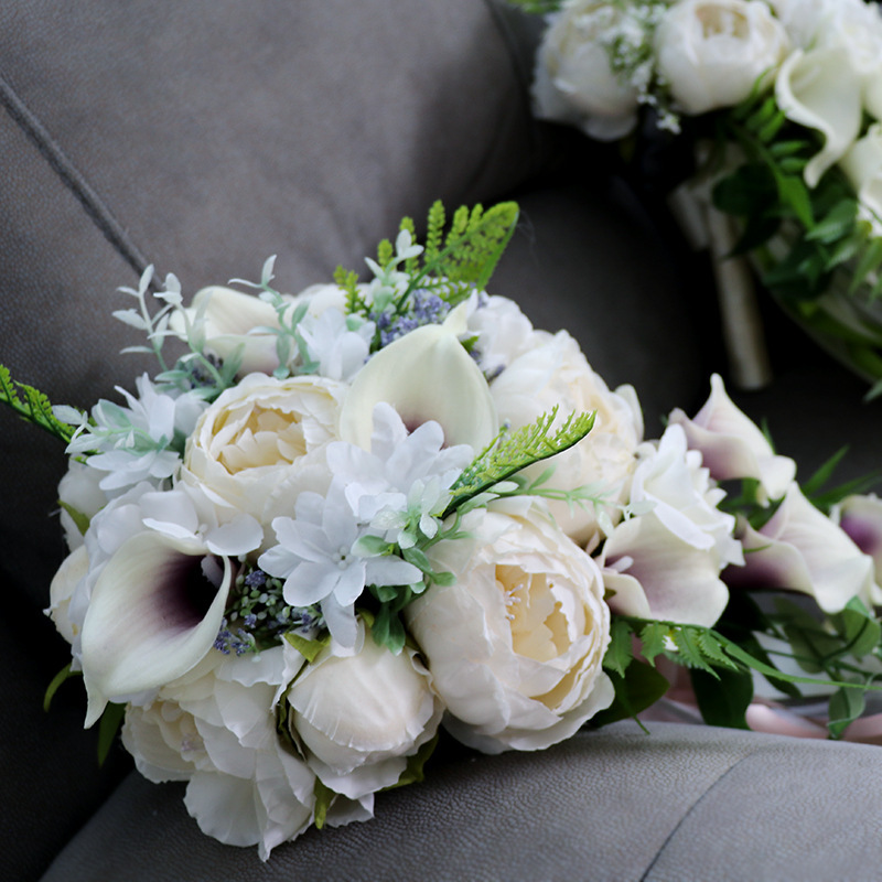 洋式の結婚花嫁の手に花の水滴の形をしています。|undefined