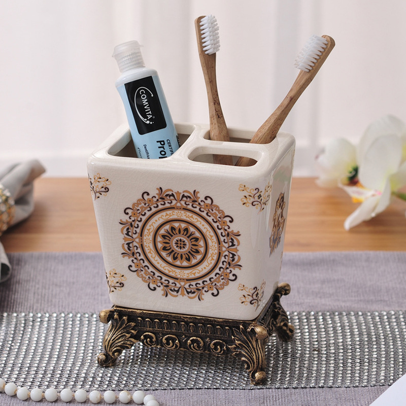 Spot American ceramic toothbrush plug European retro bathroom couple toothbrush holder toothpaste storage tube wash decoration