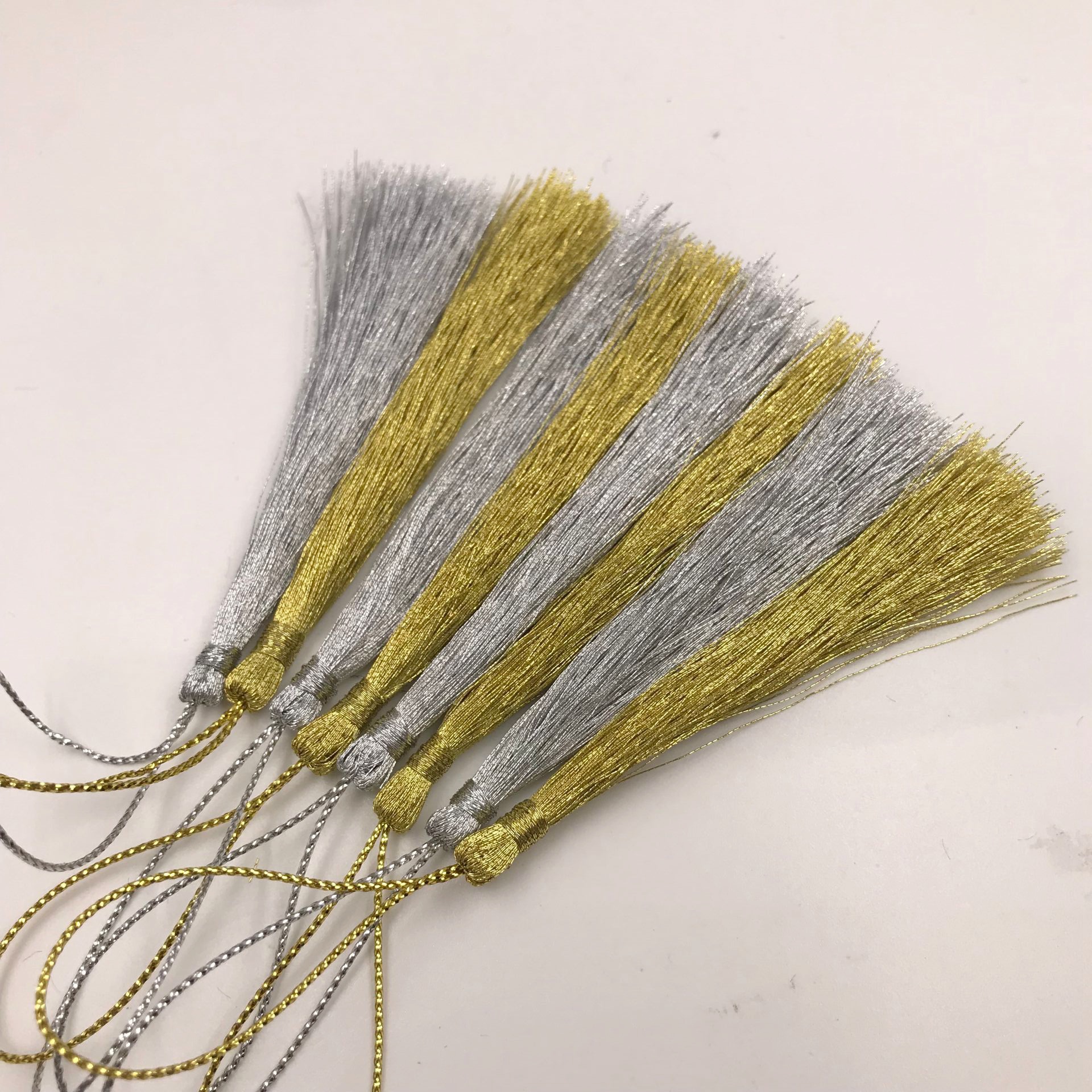 Factory direct gold and silver silk small tassel jewelry accessories tassel bookmark calligraphy and painting pillow cushion gift hanging spike