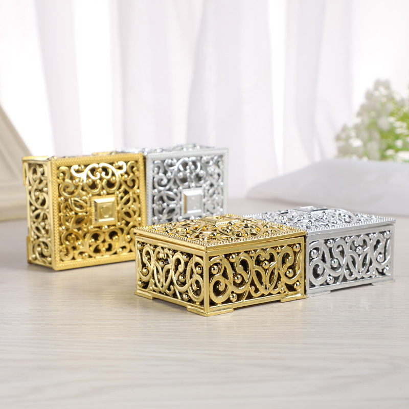 Cross-border PP plastic candy box Gold Silver Hollow pattern square Mini small gift box spot wholesale
