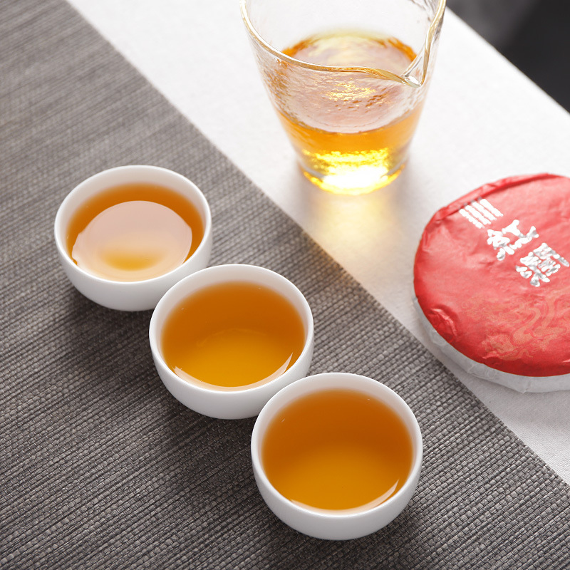 Factory wholesale yunnan yunnan black tea yunnan black tea 202020100g ruddy small cake big tree red tea cake