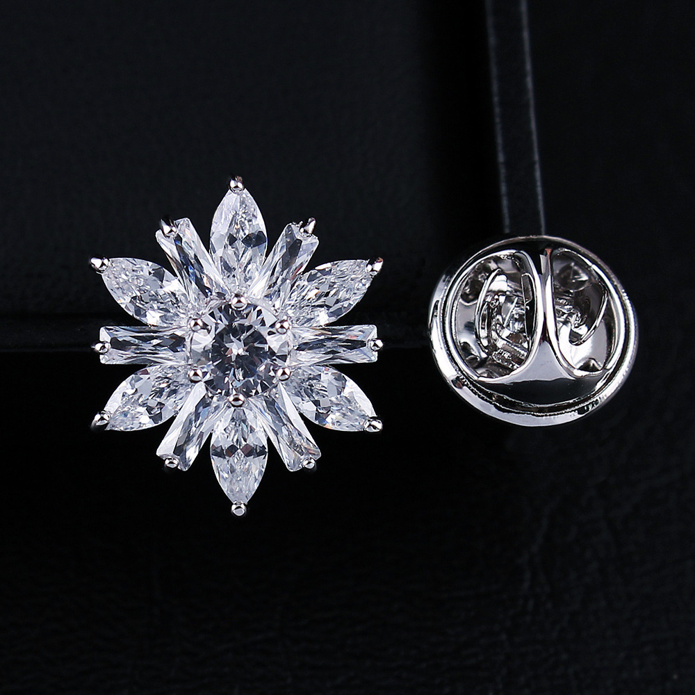 Micro-inlaid zircon six-pointed star men's brooch accessories plated real gold high-grade crystal star corsage anti-light buckle