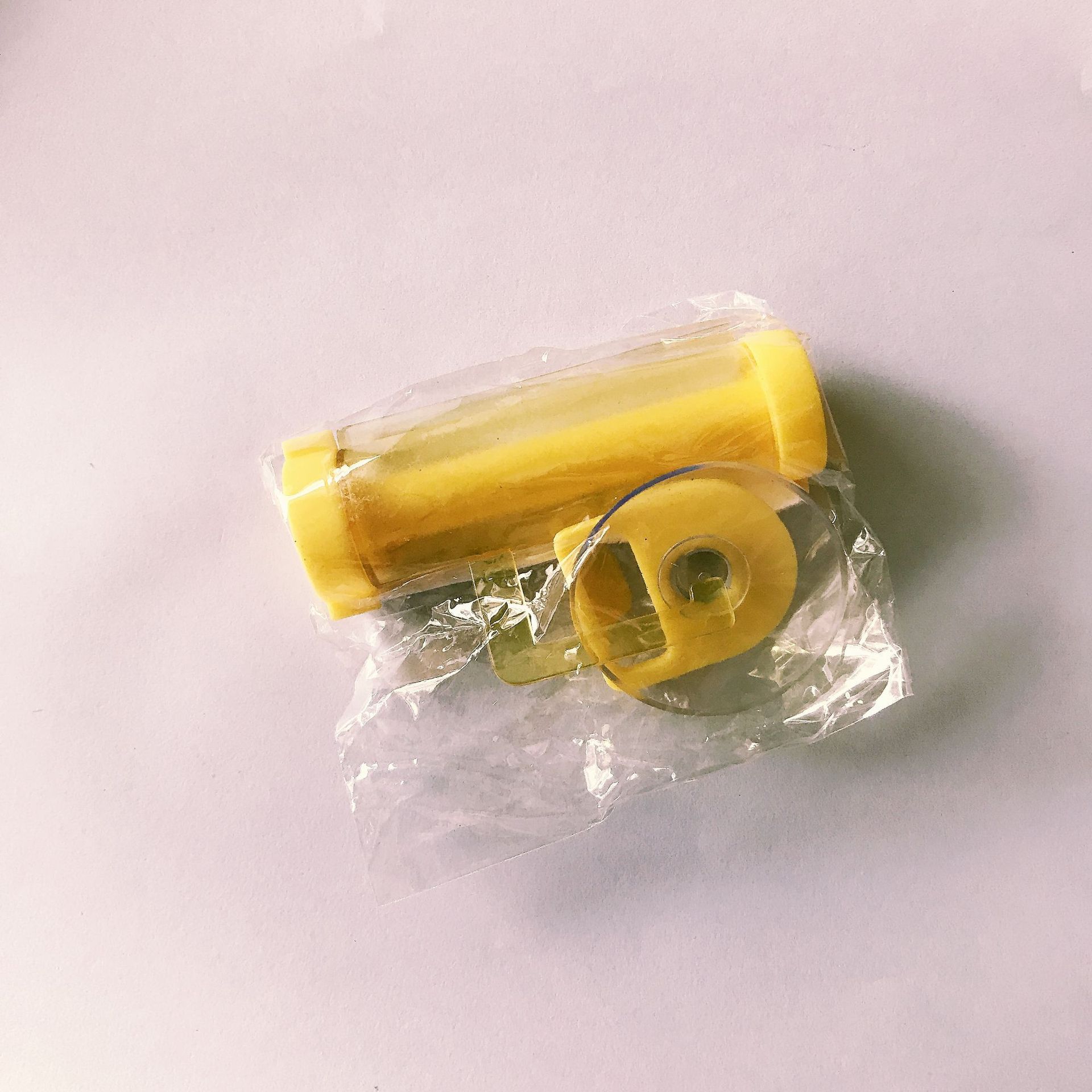 Factory creative toothpaste partner toothpaste squeezer sucker hook toothpaste squeezer toothpaste partner