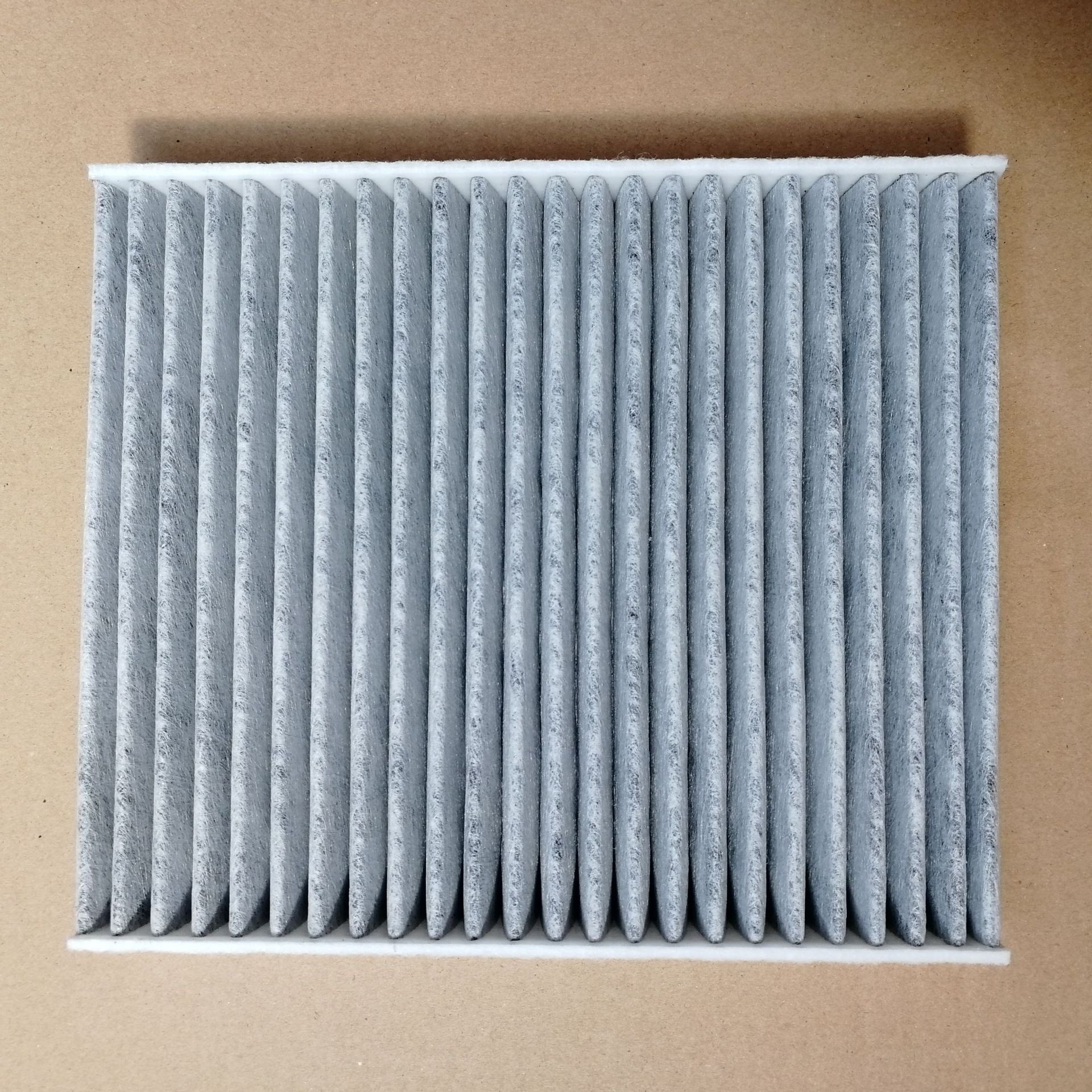 Suitable for Toyota Lei Ling 18 Camry C- HR activated carbon car air conditioning filter filter air conditioning grid