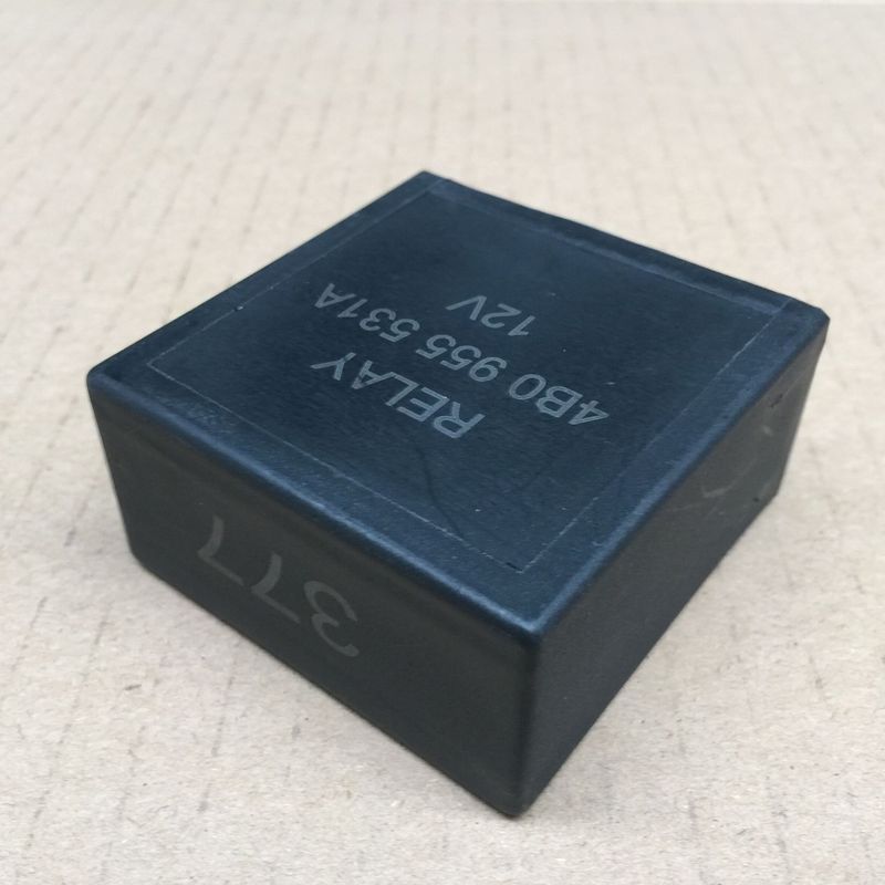 パサートb 5は宝ゴルフ4ワイパー回転リレー377番リレー4b 0955531aをコントロールします。|undefined