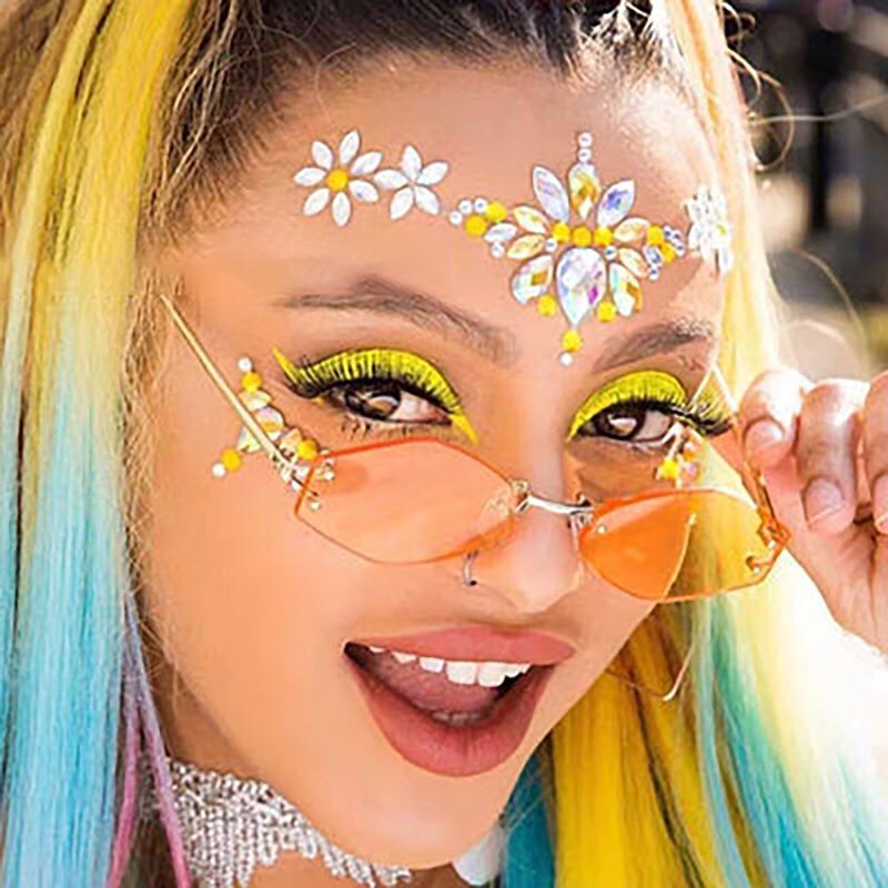 Edm顔にドリルのタトゥーを貼って、顔にドリルの眉間にドリルを貼って、音楽祭のパーティーの顔にドリルの顔を飾って貼ります。|undefined