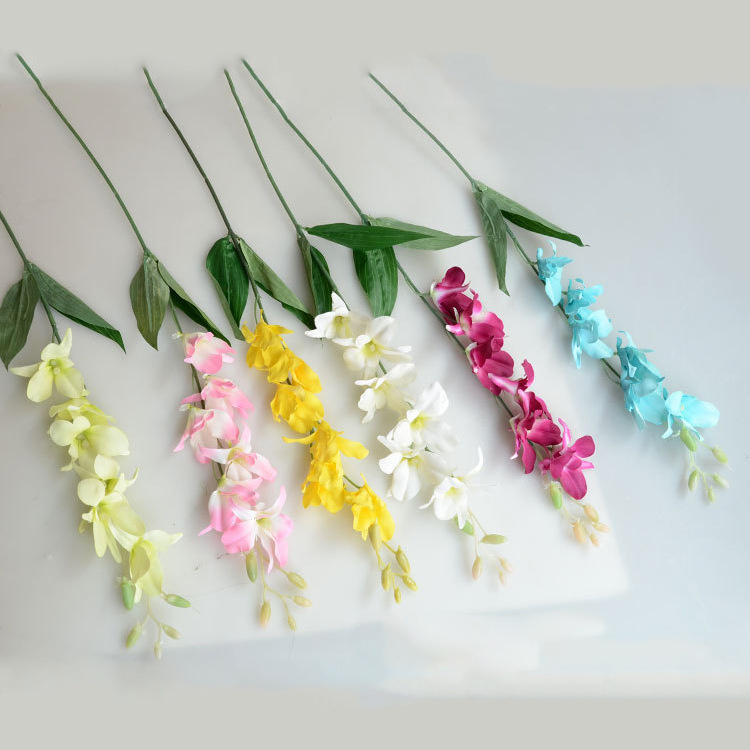 単枝の小さい洋蘭は花の結婚祝いの造花をシミュレーションします。|undefined