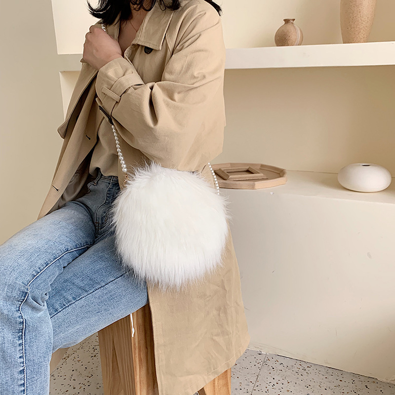 Autumn and Winter New Mao Mao Bag Small Bag Women's 2023 New Fashionable Korean Style All-match Crossbody Bag Pearl Fashion Small Span Bag
