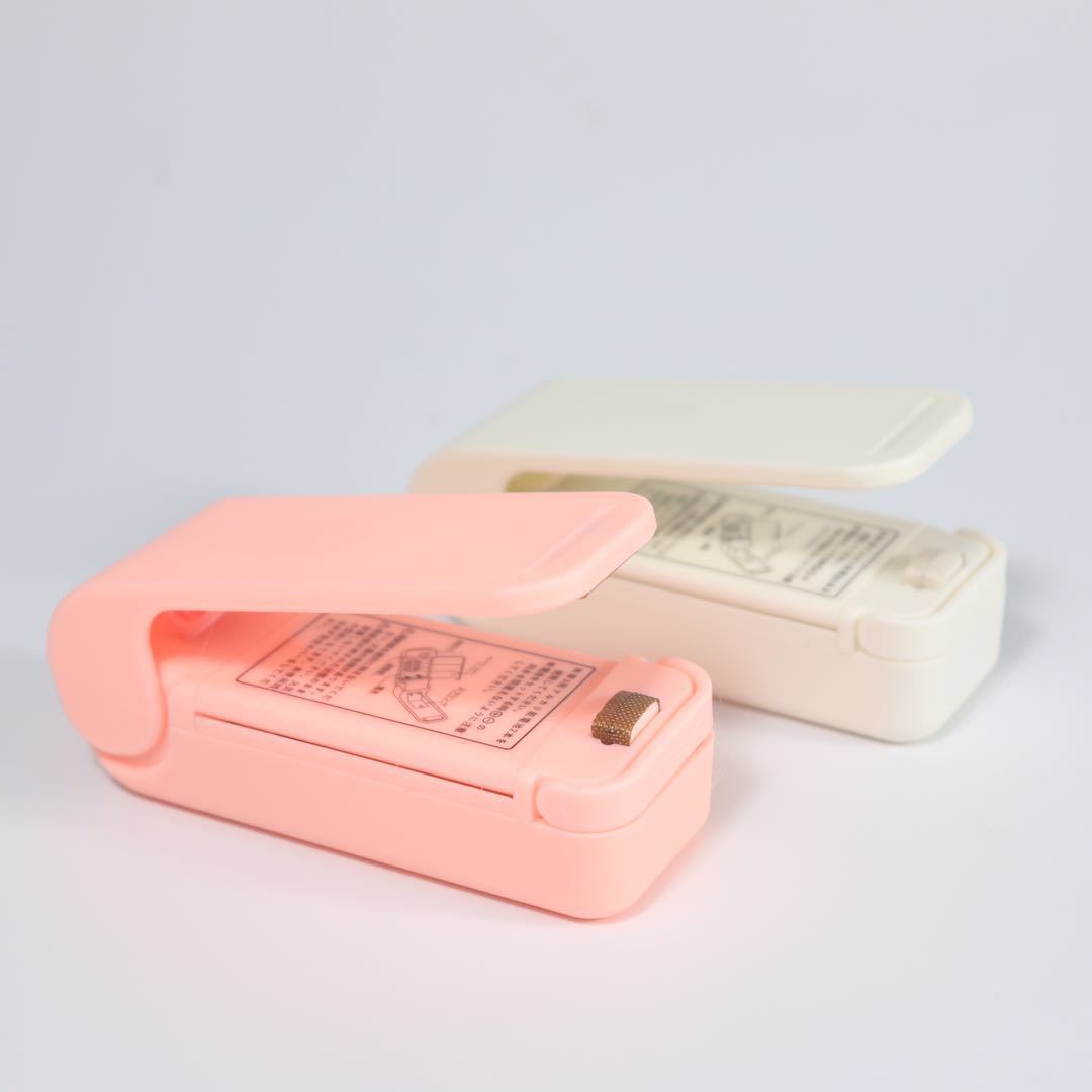 Mini sealing machine snack plastic bag sealing machine household hand pressure heat sealing machine small sealing machine factory wholesale