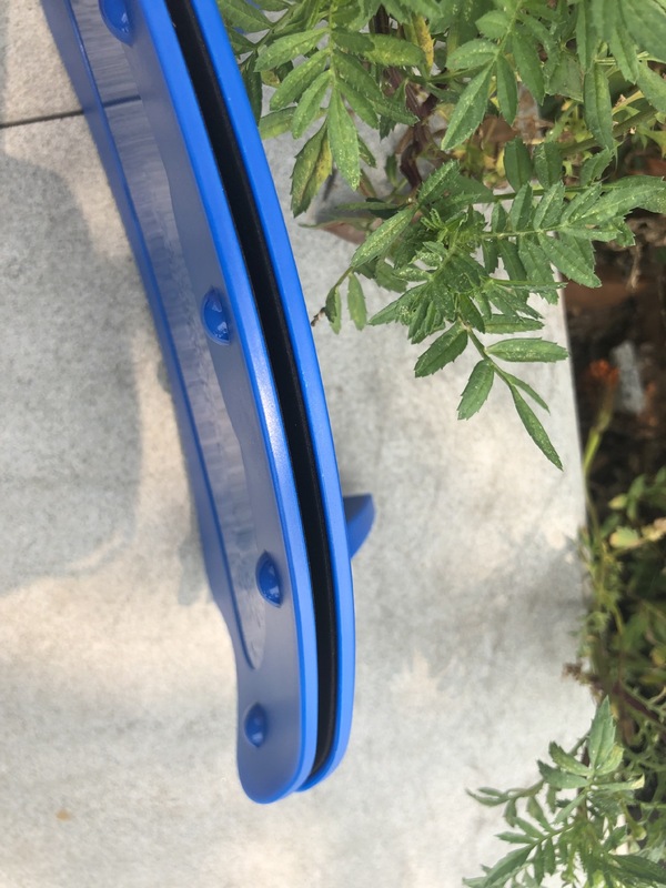 怠け者の神器のトランプの棚のトランプの手は器を持って札の神器の障害者を打って娯楽のヘルパーを遊びます。|undefined