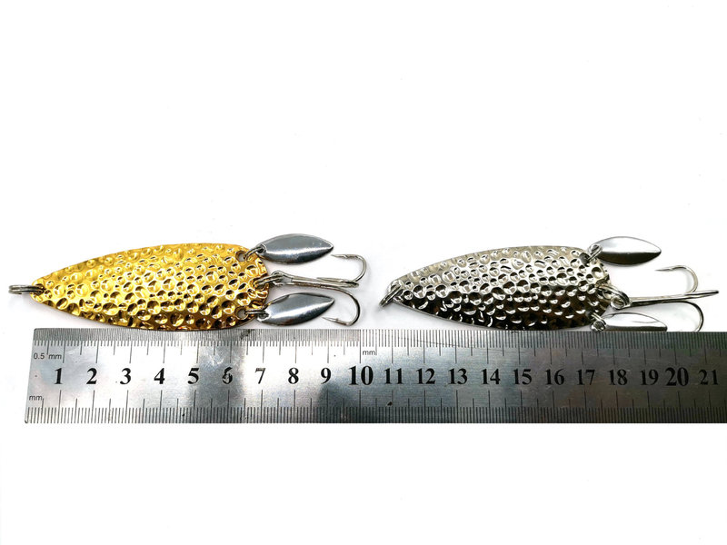 金色の銀色の25グラムの金属の偽の餌は双回転のスパンコールの路亜の釣り針の鉄片の漁具を持って餌を投げます。|undefined