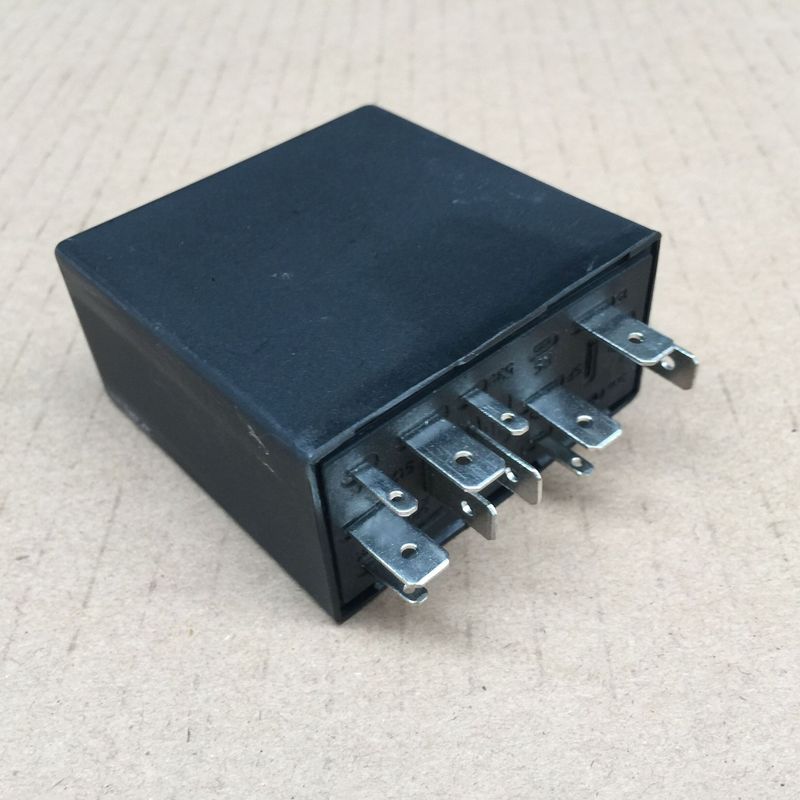 パサートb 5は宝ゴルフ4ワイパー回転リレー377番リレー4b 0955531aをコントロールします。|undefined