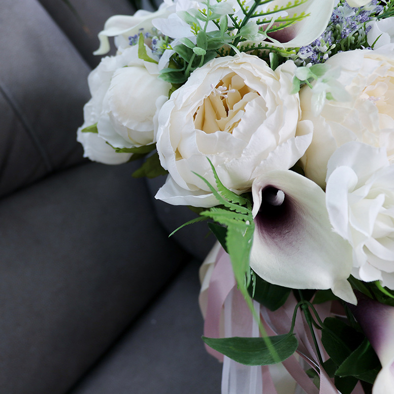 洋式の結婚花嫁の手に花の水滴の形をしています。|undefined