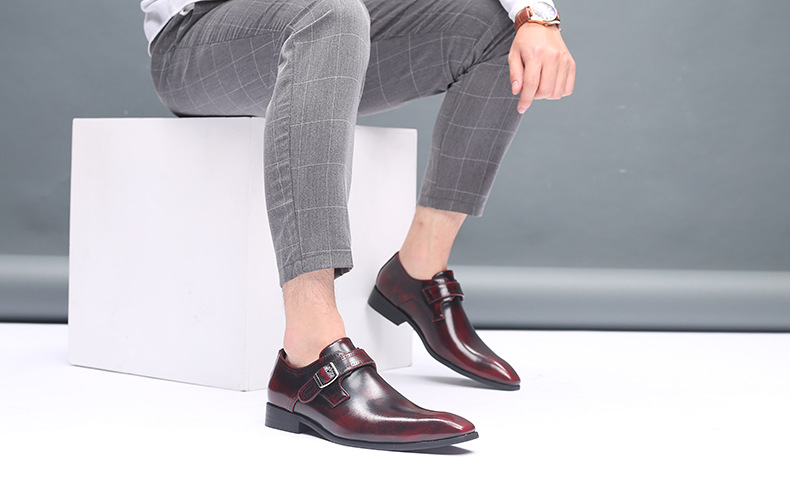 2023 Neue Herrenschuhe aus britischem Leder mit spitzer Spitze und Schnalle, niedrigem Absatz, einlagige Schuhe, große Herrenschuhe mit Überbein, grenzüberschreitender Außenhandel_voghion.com
