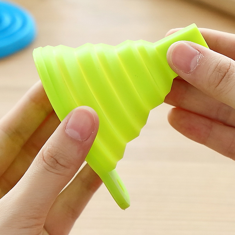 Creative Home Silicone Folding Telescopic Long Neck Funnel Kitchen Oil Leakage Creative Household Liquid Dispensing Fan Round Shape