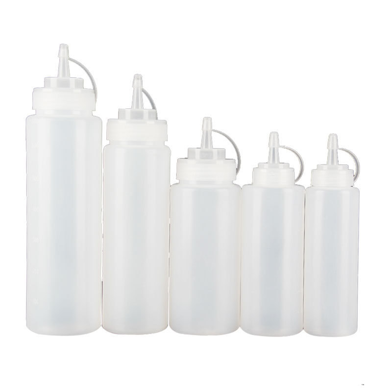 現品の味噌の瓶は目盛りが付いています。ケチャップのサラダソースは瓶のプラスチックの調味料の瓶を押します。|undefined