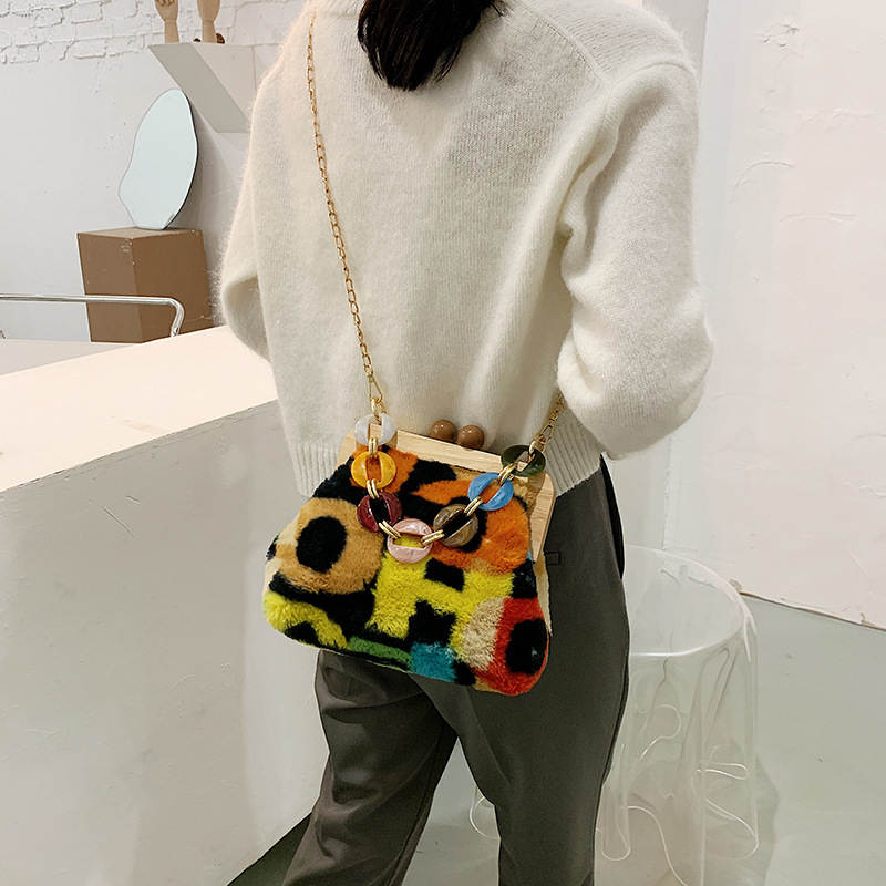 Instagram Style Plush Bag Women's 2020 Internet Popular Same Style Wooden Clip Women's Bag Acrylic Mao Mao Bag Crossbody Bag