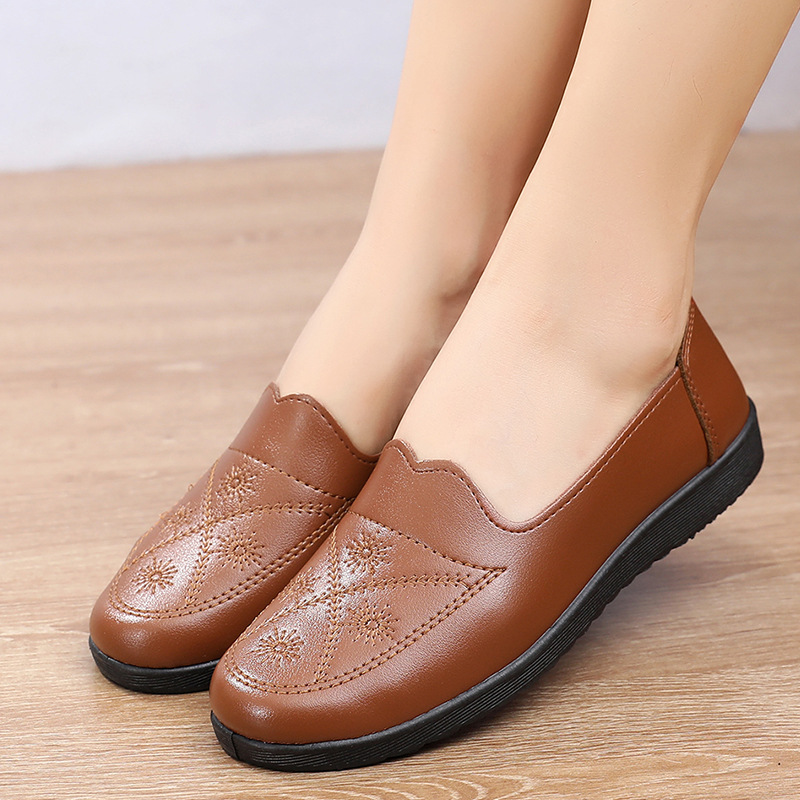 2020 New Beef Sole Mother Shoes Children Soft Sole Slip-on Flat Leather Shoes for Middle-aged and Elderly with Round Toe for All Seasons