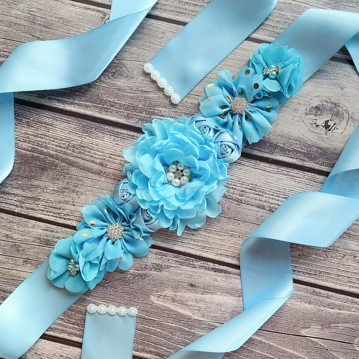 Mother-to-be baby party pregnant woman photo show rose flower belt baby shower mummy to be