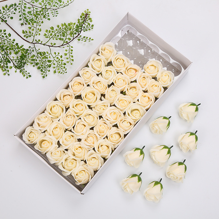 三層の石鹸の花の頭のバラの大きい花の頭の祝日の花屋は花束の材料の三層の水しぶきの結婚式の用品を包みます。|undefined