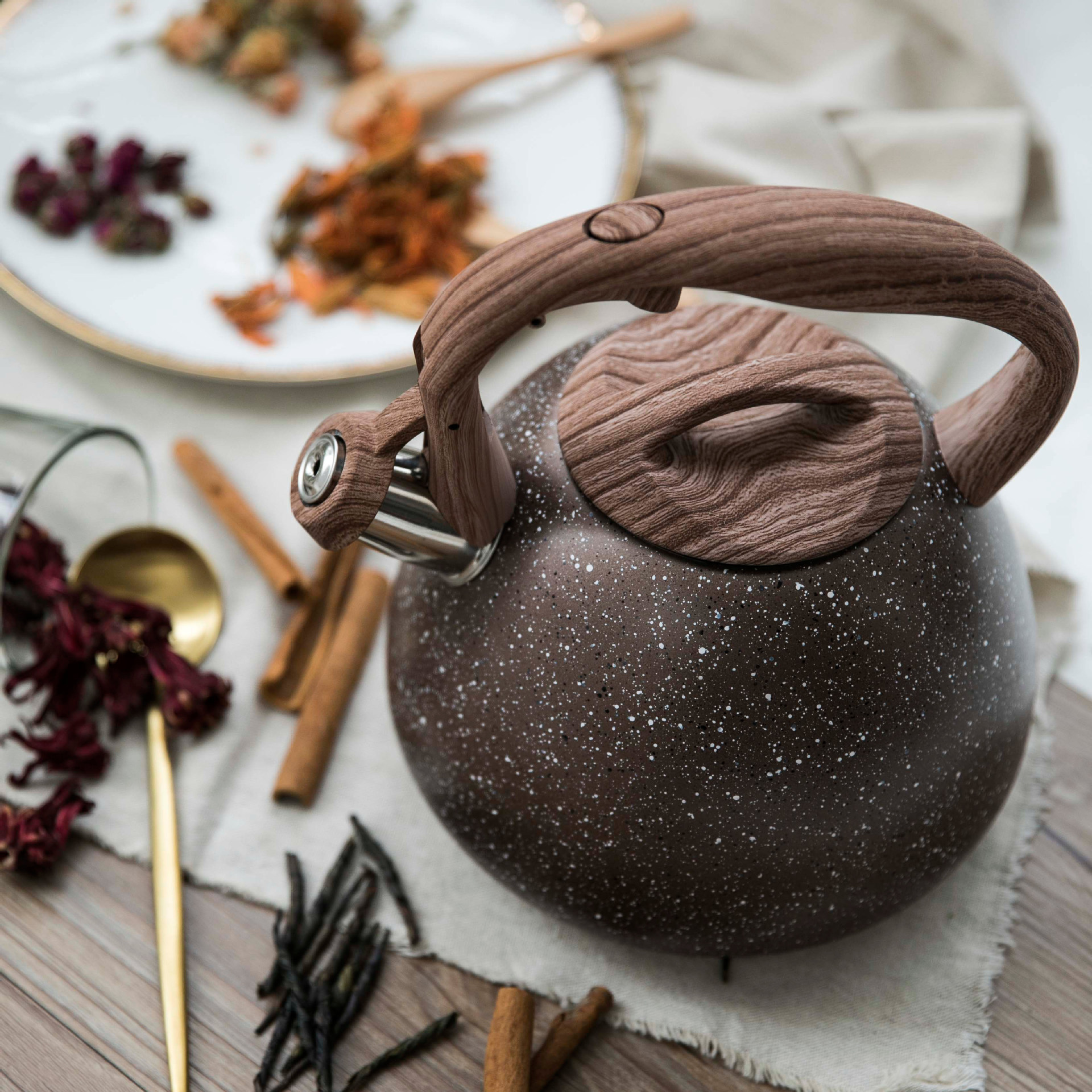 Sonido de acero inoxidable hervidor de agua mango de madera de grano colorido estilo europeo Hotel antiguo silbato hervidor de té plano hervidor de agua hirviendo
