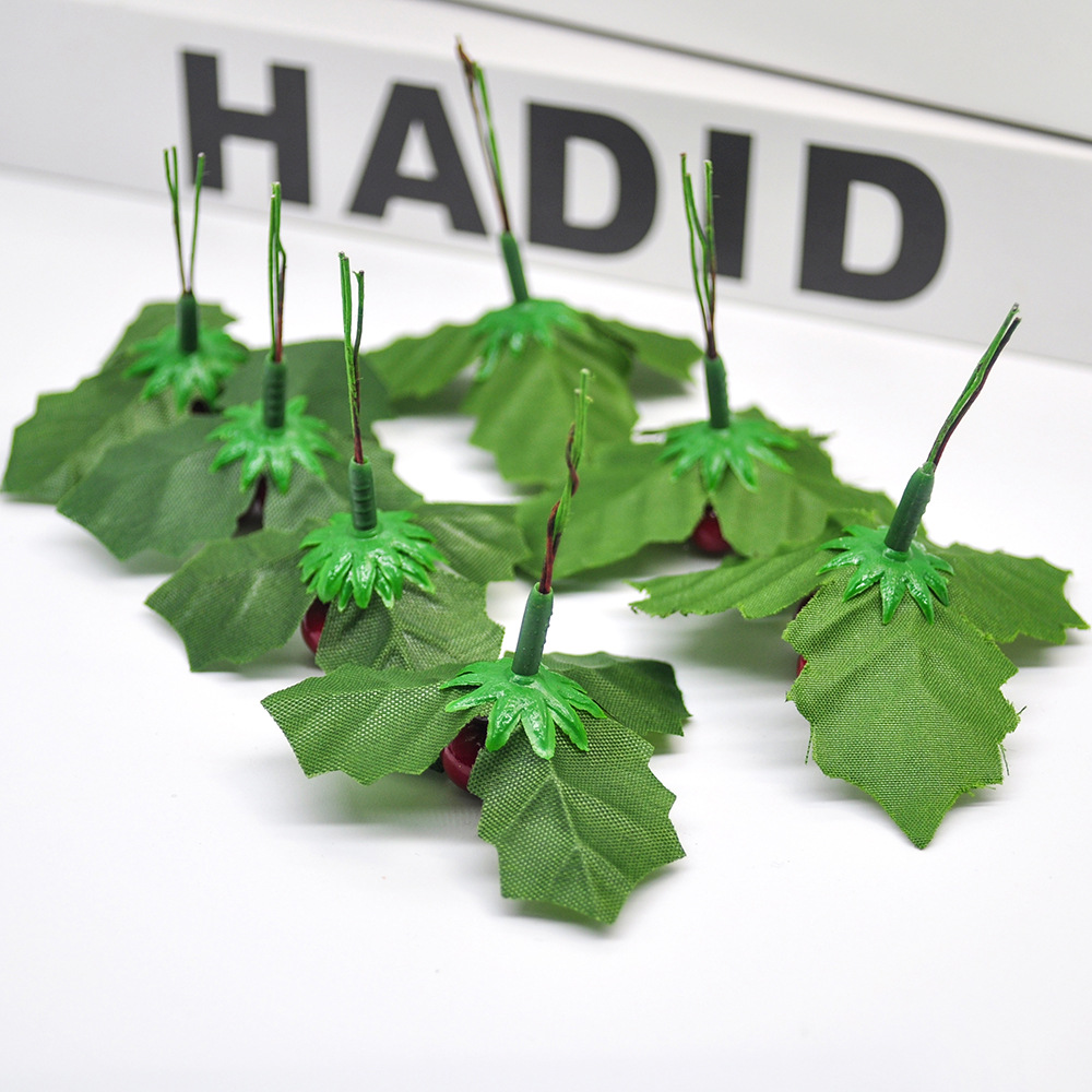Cross-border direct supply decoration bouquet Christmas cuttings red fruit triangular leaf branches Harry leaf DIY mini Christmas decorations