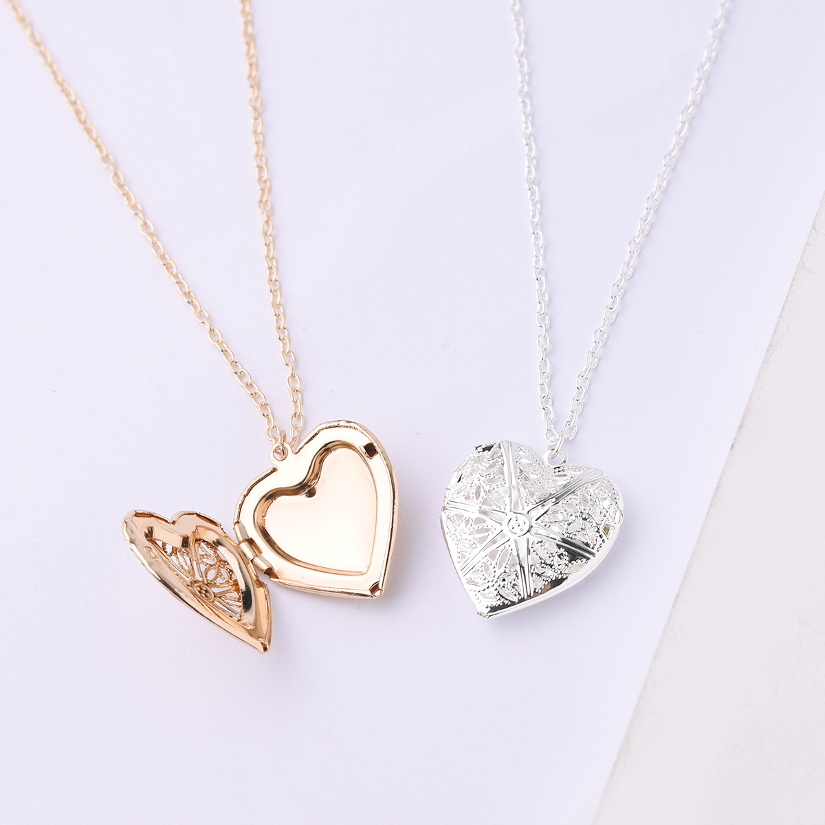 Han Ru's new spot love necklace can be opened hollow heart-shaped phase box jewelry European and American jewelry manufacturers spot