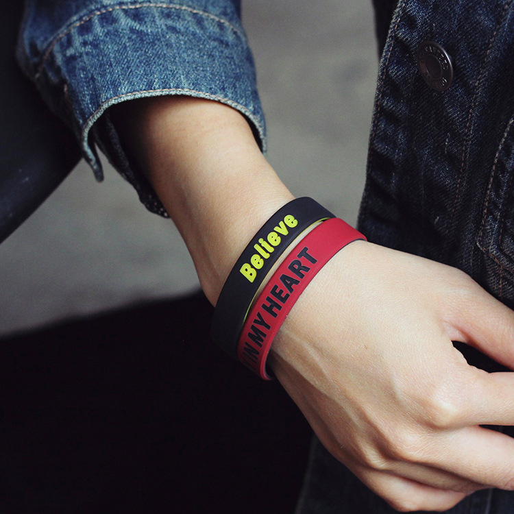 American Whisper Inspires Positive Energy Bracelet Trendy Brand for Men and Women Couple's Inspirational Two-Color Silicone Bracelet Peace Article