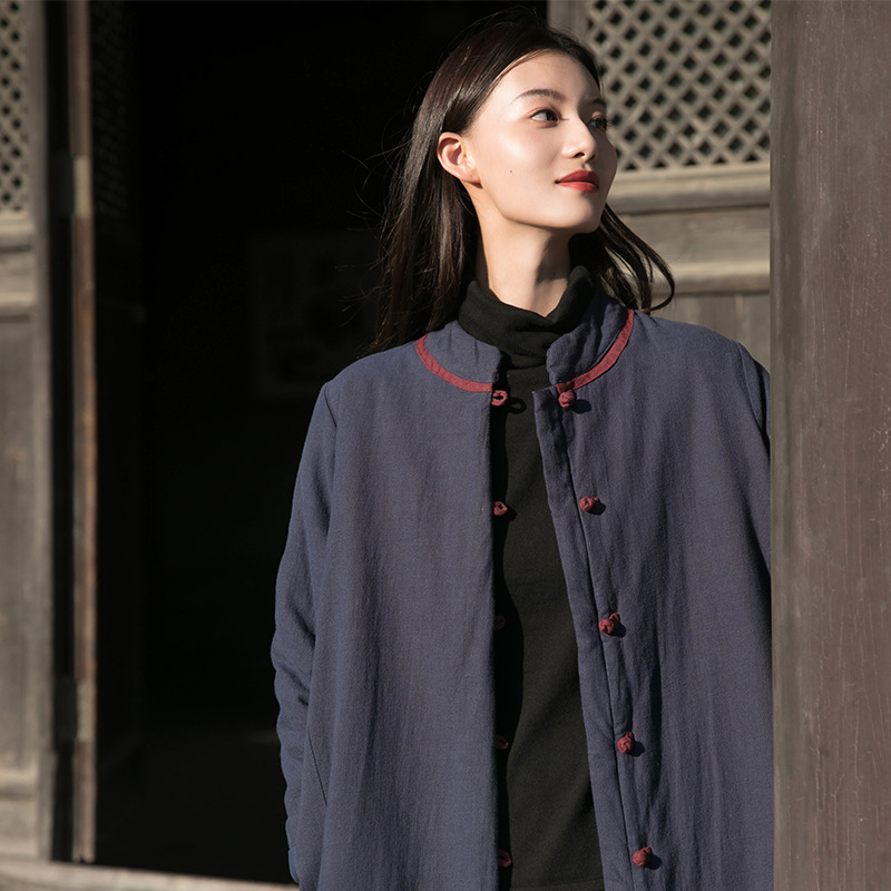 2023 Winter Neue Vintage Chinesischen Stil Vertikale Kragen Chinesischen Stil Kontrast Farbe Platte Schnalle Mittellange Baumwolle gefütterte Jacke Leinen Lose Baumwolle-pad_voghion.com