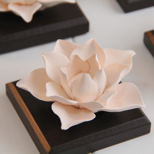 New Products on the Market Car Creative Perfume Gift Ceramic Rose Car Perfume Ornaments Incense Absorbing Plaster Flowers