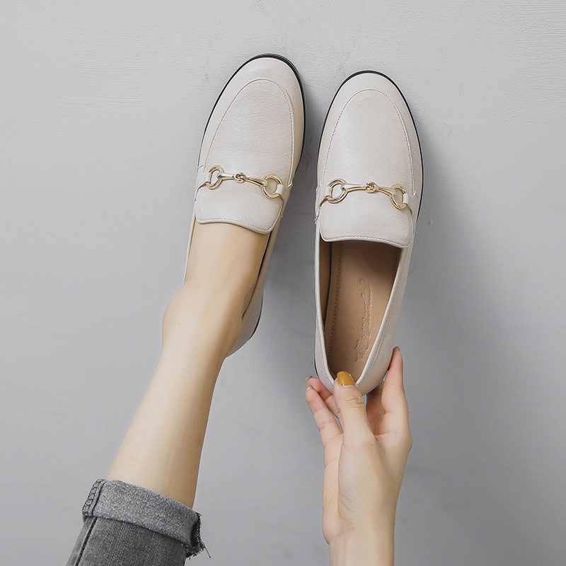 Small leather shoes Women's British single-layer shoes 2020 spring new all-match slip-on flat retro plus size women's shoes 41-43