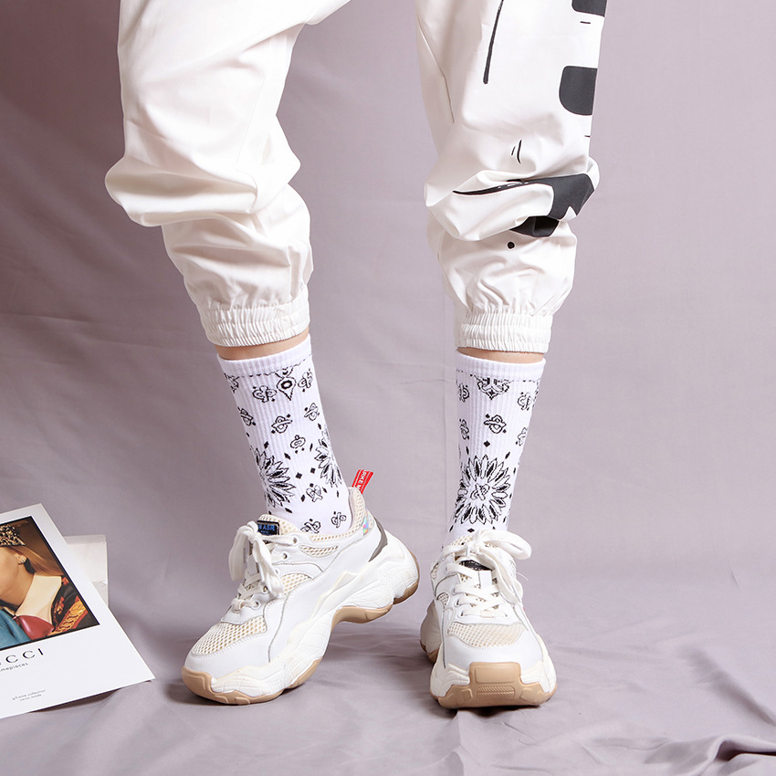 Cross-border e-commerce socks men's tube flower socks trendy brand black and white sports socks trendy street cotton socks