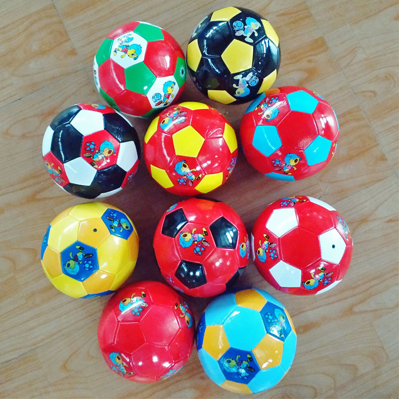 Factory wholesale 2/3 children's cartoon football kindergarten children's machine sewing training football gifts small football